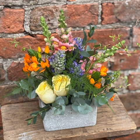 Modern & colourful flower arrangement 