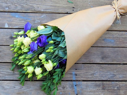 Collection Lisianthus Stems from £15