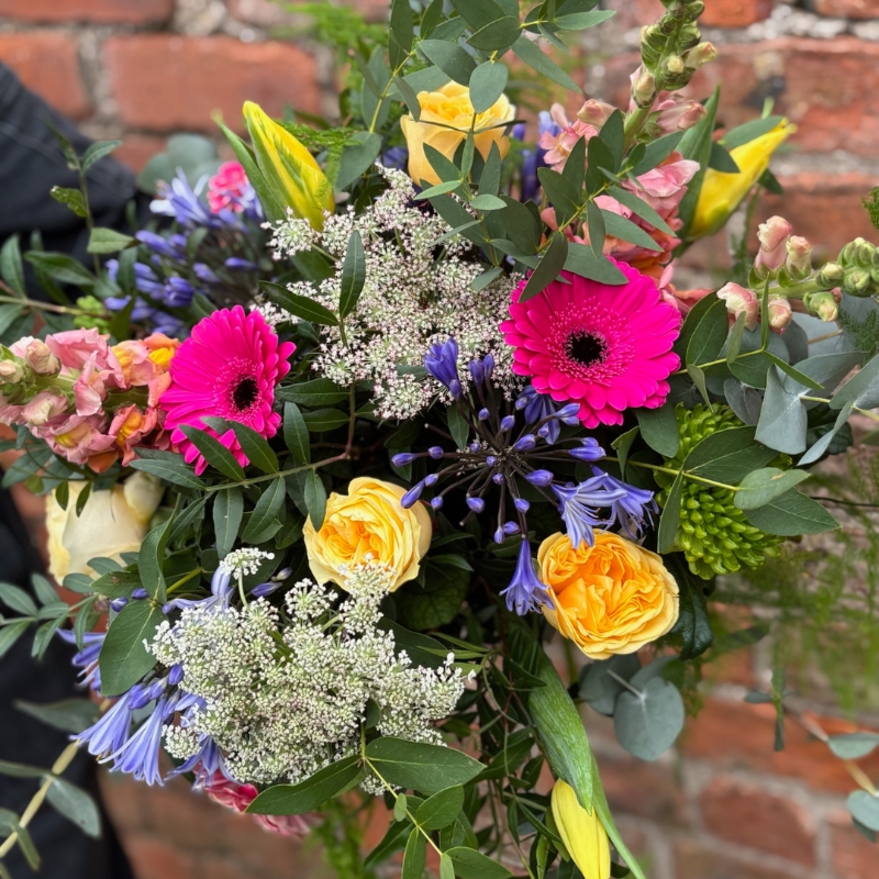 A gorgeous, fresh and fizzy selection of bright and colourful blooms. Available for same day delivery in Darlington  