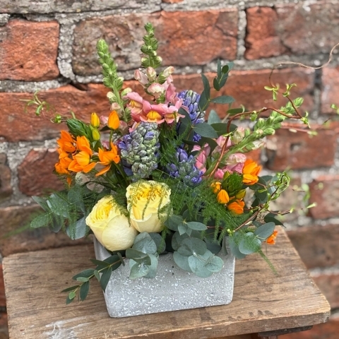 Modern & colourful flower arrangement 